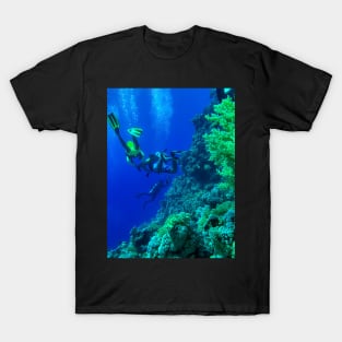 Coral reef and scuba divers T-Shirt